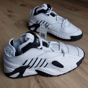 Adidas Streetball Basketball Shoes White &amp; Black Sneakers Mens Size 7.5 NEW