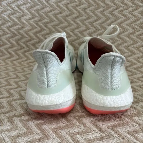 Adidas Ultraboost 22 HEAT.RDY Running Shoes White Iridescent Women's Size 10