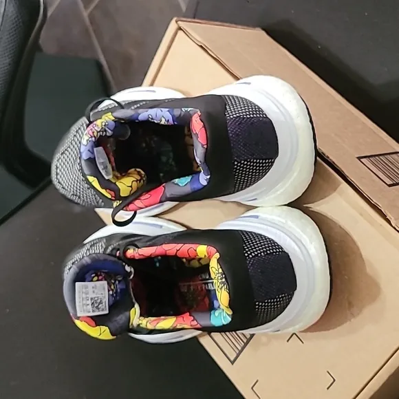 ADIDAS Women’s Solar Glide 5 Running Shoes Size 9.5