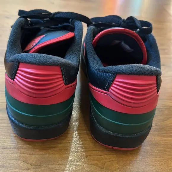 Air Jordan nike retro low style boys sneakers.