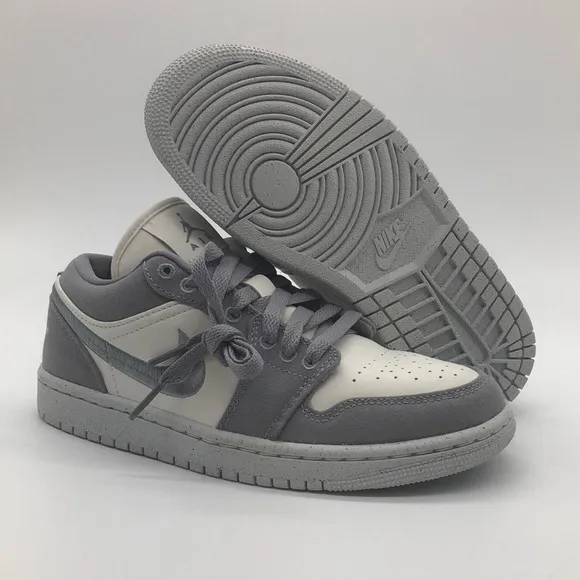 Air Jordan Wmns 1 Low SE Sneaker in Light Steel Grey DV0426 012