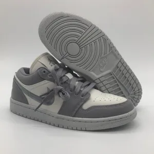 Air Jordan Wmns 1 Low SE Sneaker in Light Steel Grey DV0426 012