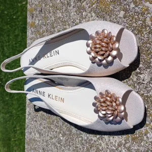 Anne Klein NWOT Gold Pink Silver Slingback Low Heel Peep Toe Shoes Size 10