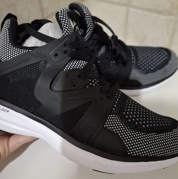 APL Running Shoes Ascend Black White Athletic Sneaker Size 7