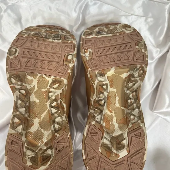 APL Techloom Bliss Slip On Athletic Sneakers Neutral Size 9
