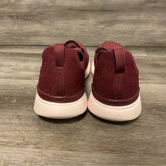 APL | Techloom Breeze Sneakers In Burgundy Lace Up Athletic Shoes Cedar Size 7.5