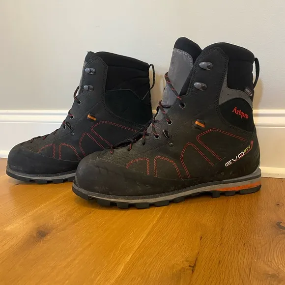 Arbpro EVO Safety Chainsaw Protective Boots - Size 13 Excellent condition!