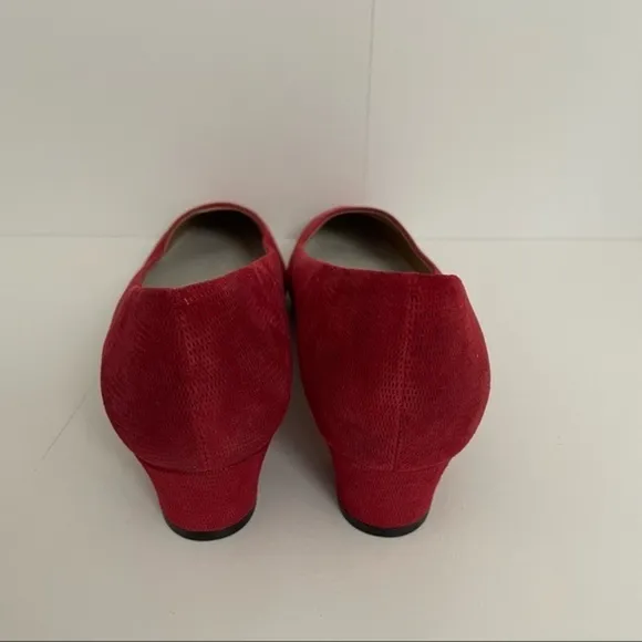 Astyr Almond Toe Pump