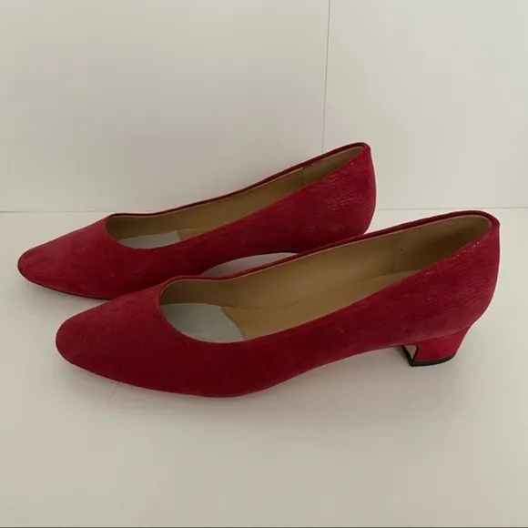 Astyr Almond Toe Pump