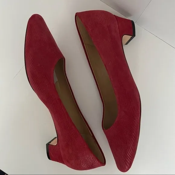 Astyr Almond Toe Pump