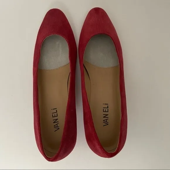 Astyr Almond Toe Pump