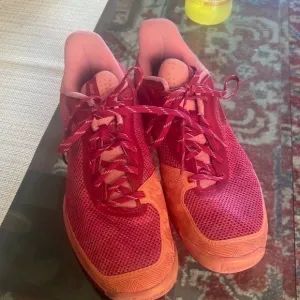 BABOLAR, women Tennis court shoes , athletic shoes , size10.5