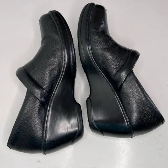 BOC Born Concepts Lesa Black Pebbled Leather Wedge Heeled Shoes Clog Size 7