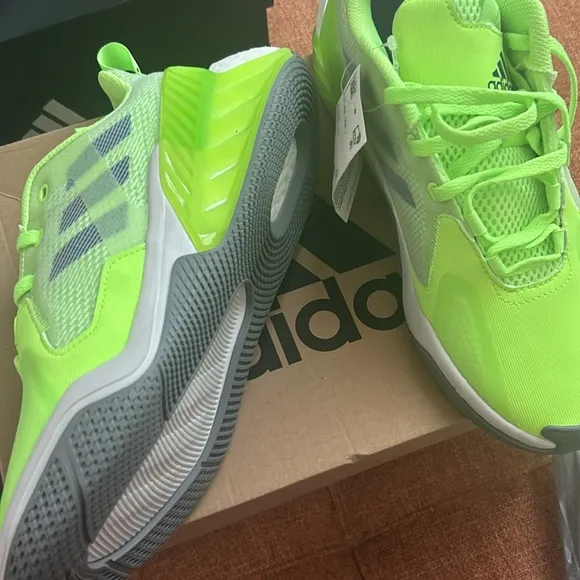 BRAND NEW - 4UTURE ONE RUNNING SHOES