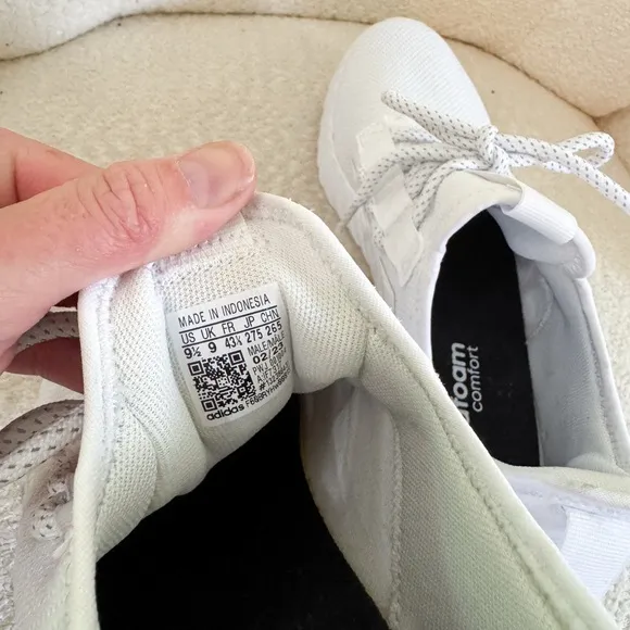 Brand new never worn men’s all white adidas Kaptir 3.0 Shoes