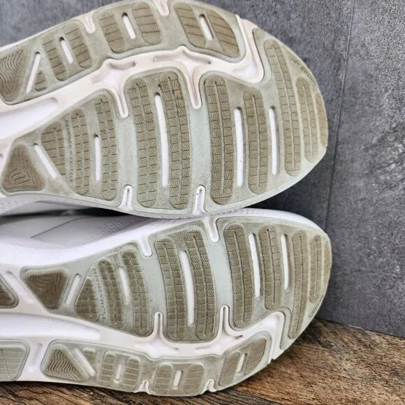 Brooks Ghost Max Size 11 Womens White Oyster Metallic Silver Running Shoes
