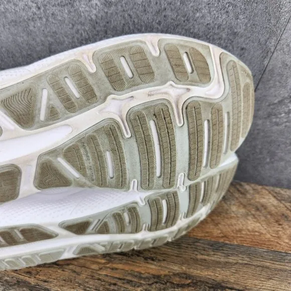 Brooks Ghost Max Size 11 Womens White Oyster Metallic Silver Running Shoes