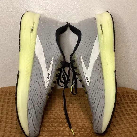 Brooks Hyperion Tempo Running Shoes Mens US Size 11.5 Gray Yellow Medium