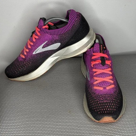 Brooks Levitate 2 Pink Purple Running Shoes Sneakers 1202791B520 - Women's Sz 10