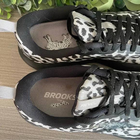 Brooks Revel 6 Running Shoes Womens Size 9 Leopard Black White