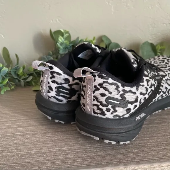 Brooks Revel 6 Running Shoes Womens Size 9 Leopard Black White