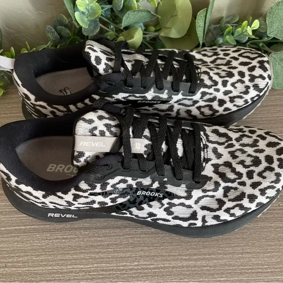 Brooks Revel 6 Running Shoes Womens Size 9 Leopard Black White