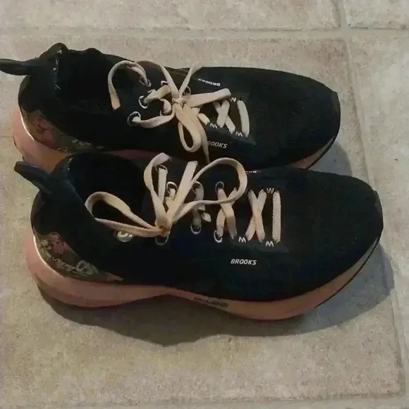 Brooks Size 7 Women's Running Shoes LIMITED EDITION Tropical Levitate 3