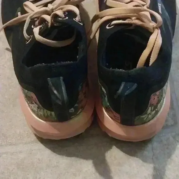 Brooks Size 7 Women's Running Shoes LIMITED EDITION Tropical Levitate 3