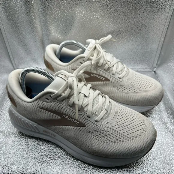 Brooks Womens ARIEL 24 GTS Beige Run Sneakers Size 8.5 2E Extra Wide No Insoles