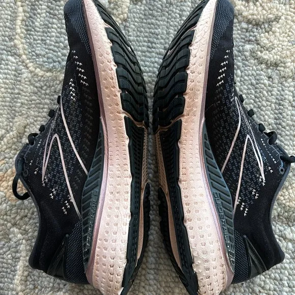 Brooks Women's Glycerine GT 19 black blue lilac white running shoes size 9.5