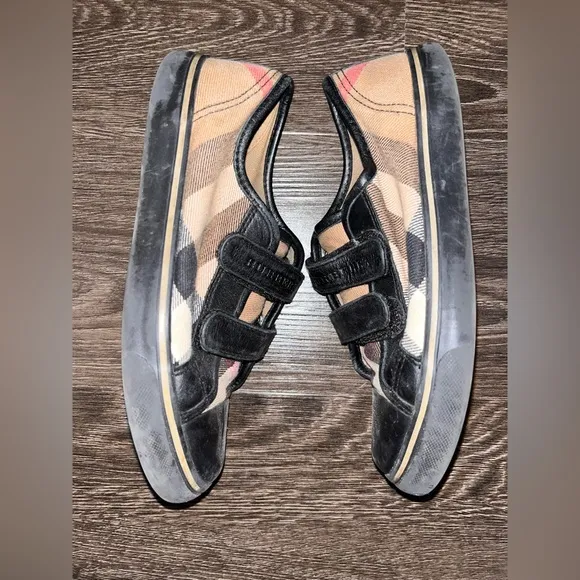 Burberry sneakers for kids size 32