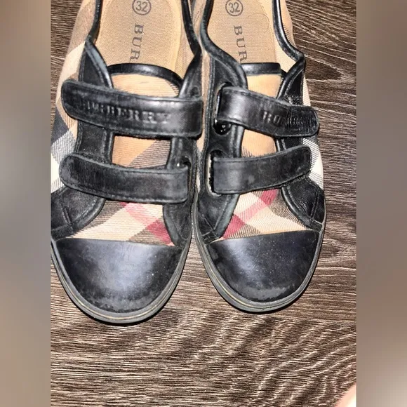 Burberry sneakers for kids size 32