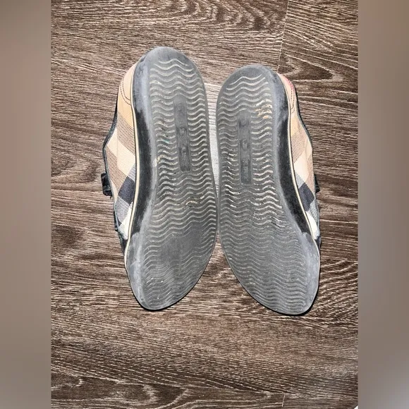 Burberry sneakers for kids size 32