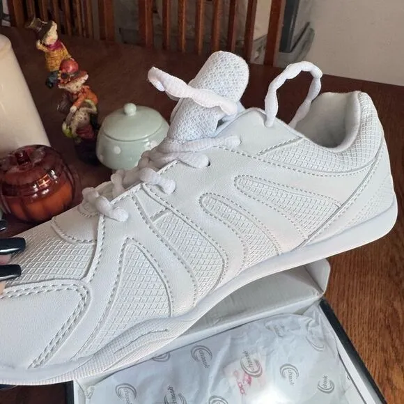 Chasse White cheerleading sneakers shoes size 6 Brand new