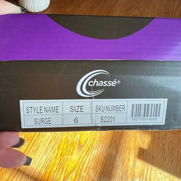 Chasse White cheerleading sneakers shoes size 6 Brand new