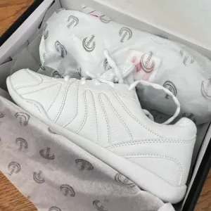 Chasse White cheerleading sneakers shoes size 6 Brand new