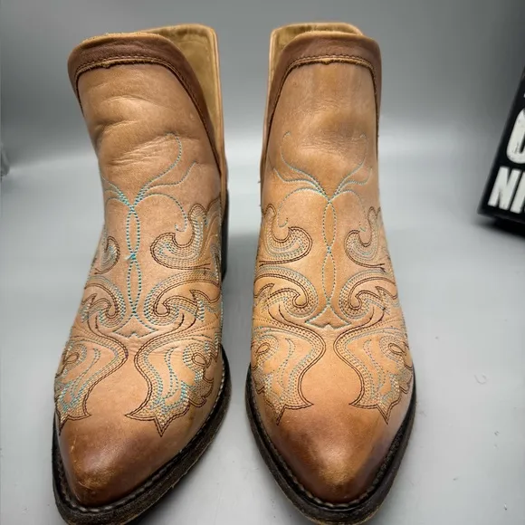 Circle G by Corral Women Cowgirl Embroidery Q0143 Size 7.5 M Western Boots