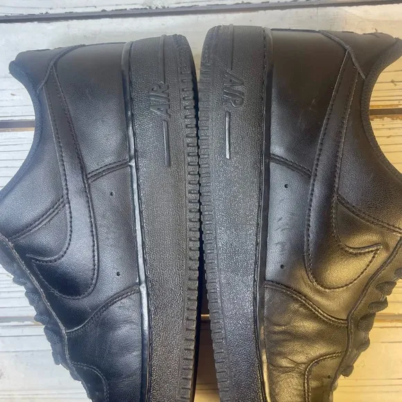 CLEAN Size 10 - Nike Air Force 1 '07 Black Men's Shoes AF1 AUTHENTIC