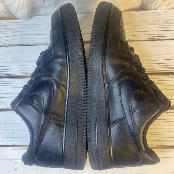 CLEAN Size 10 - Nike Air Force 1 '07 Black Men's Shoes AF1 AUTHENTIC