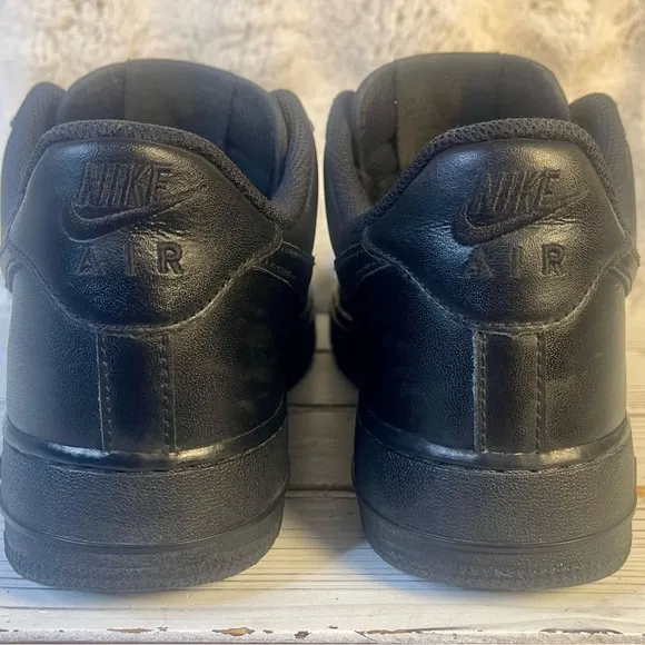 CLEAN Size 10 - Nike Air Force 1 '07 Black Men's Shoes AF1 AUTHENTIC