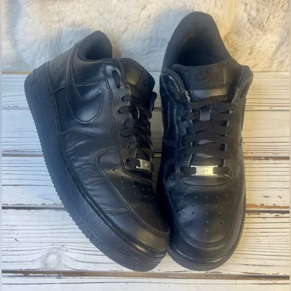 CLEAN Size 10 - Nike Air Force 1 '07 Black Men's Shoes AF1 AUTHENTIC