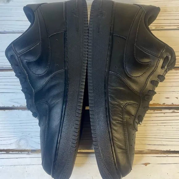 CLEAN Size 10 - Nike Air Force 1 '07 Black Men's Shoes AF1 AUTHENTIC