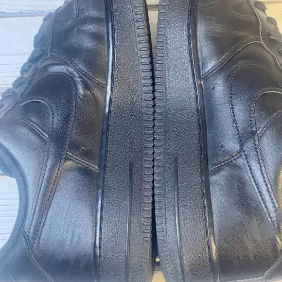 CLEAN Size 10 - Nike Air Force 1 '07 Black Men's Shoes AF1 AUTHENTIC