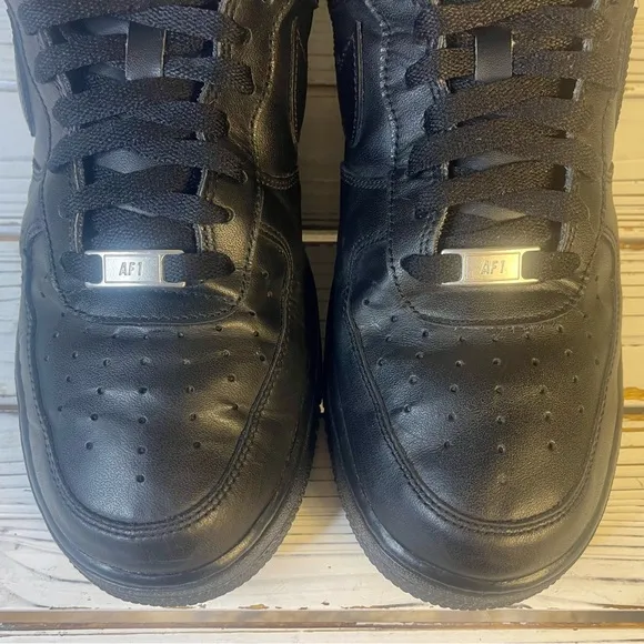 CLEAN Size 10 - Nike Air Force 1 '07 Black Men's Shoes AF1 AUTHENTIC