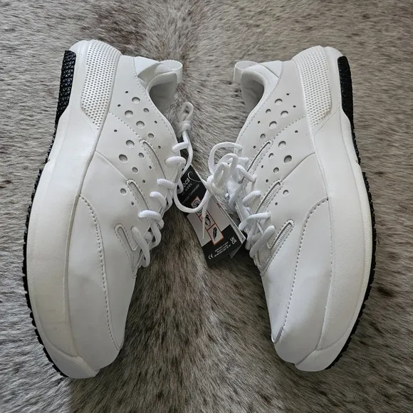 Crocs On The Clock Men's Sneaker Slip Resistant Work Shoes White NEW