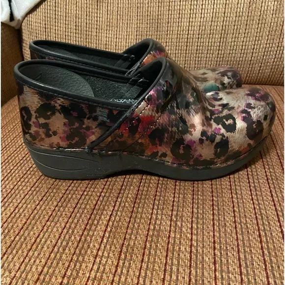 Danskin Pro XP clog shoes size 38( woman’s size 7.5-8)