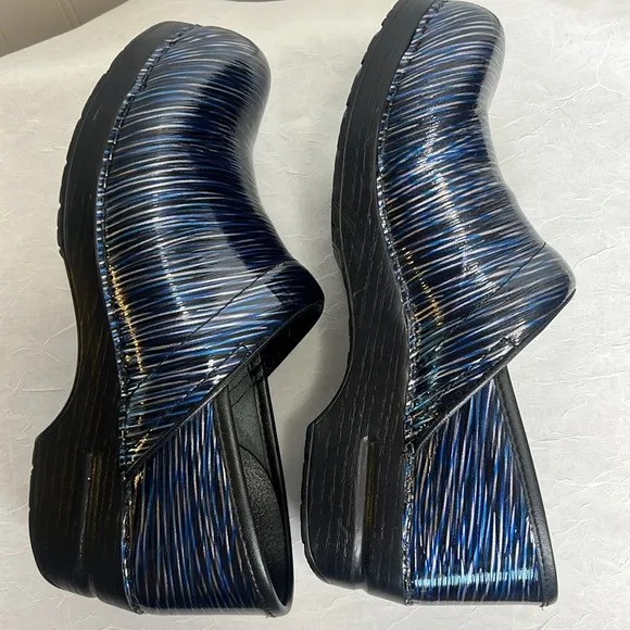 Dansko Patent Blue Leather Shoes Size 9.5/10