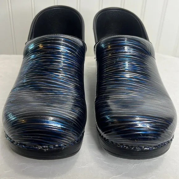 Dansko Patent Blue Leather Shoes Size 9.5/10