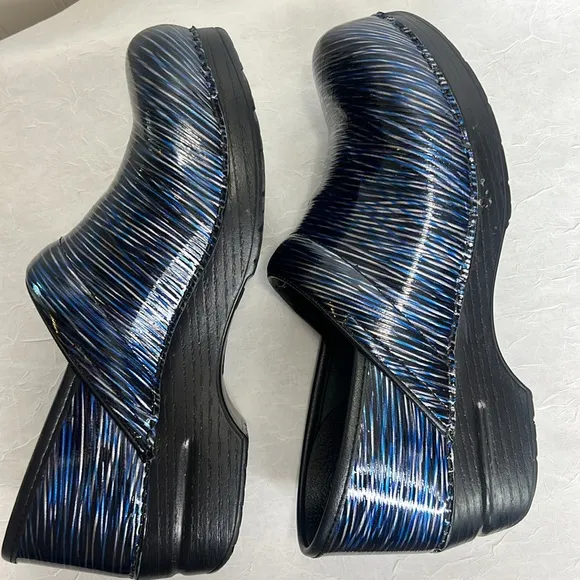 Dansko Patent Blue Leather Shoes Size 9.5/10