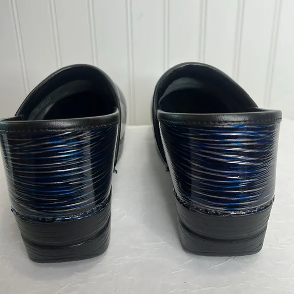Dansko Patent Blue Leather Shoes Size 9.5/10